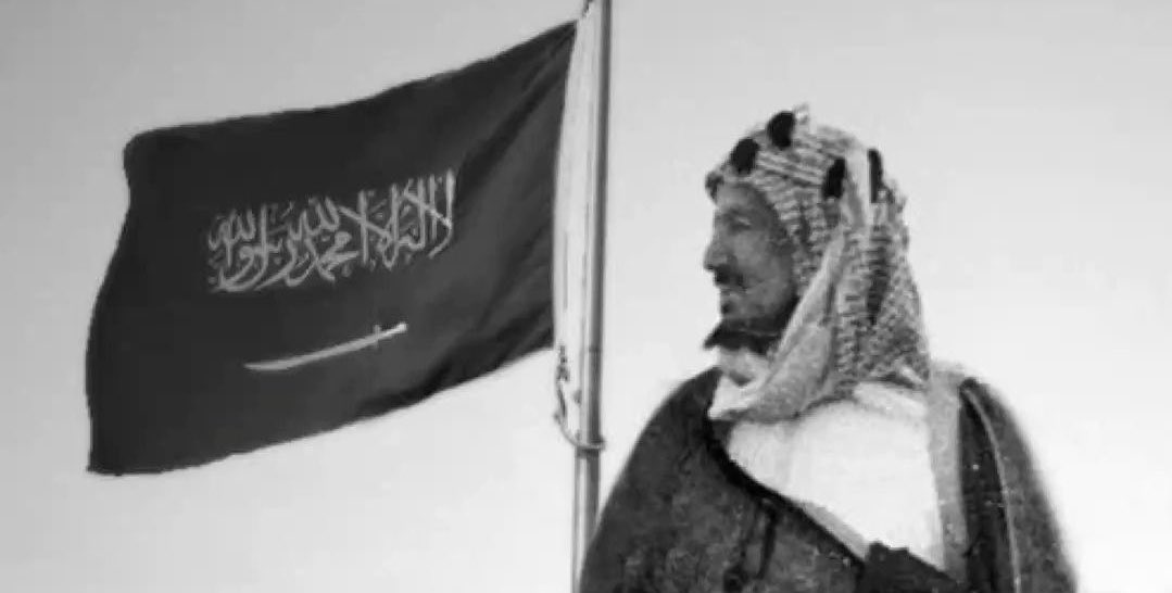 silent282828's tweet photo. أصيّلة العرق ما طبّ شجرتها هجين
ولا عليها سوى بشت المؤسس ضفى . https://t.co/wfUT6jAWeo