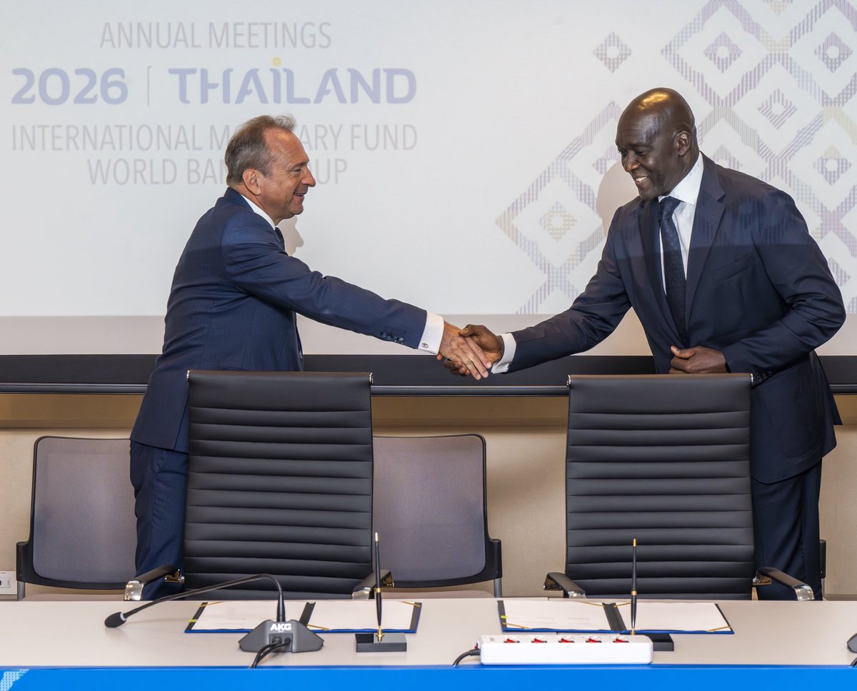 Diop_IFC's tweet photo. Mobilizing private capital at scale requires the right platforms.

Today at the #WBGMeetings, we welcomed Luxembourg as the latest donor to @IFC_org’s Sustainable and Resilient Finance Program (SuRF), joining Switzerland.

This blended finance initiative aims to mobilize $30 billion across more than 10 countries by connecting global investors with emerging markets through sustainable bonds and loans.

Great to meet with Finance Minister @RothGilles and strengthen our collaboration to bring more private investment where it is needed most.