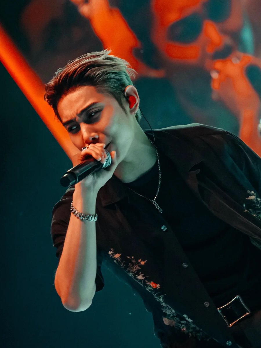 terjemahinRYUL's tweet photo. 261015 📸 https://t.co/lzejcXL6Hx

Serenades &amp; Body Rolls in Warsaw

#률 #RYUL #롱샷 #LNGSHOT https://t.co/0OU0dXJsnT