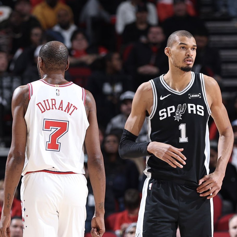 PolymarketHoops's tweet photo. Jeff Teague believes Victor Wembanyama will never match peak Kevin Durant 😳

“I’m going to keep it real, man. We love Wemby because we ain’t never seen nothing like it. But he’s not fu*king with KD, bro.” https://t.co/ThhKeYcwXc
