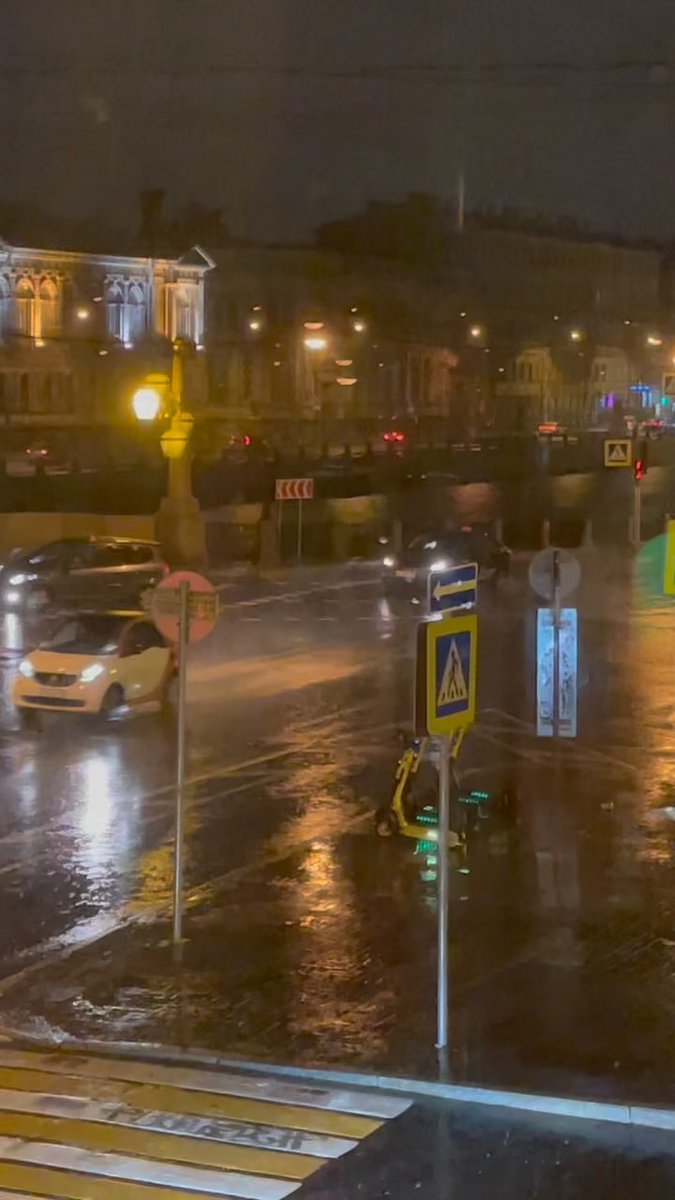 jessrobk7844's tweet photo. #mood #piter #night #life #me #newlife https://t.co/3M8SBecrM1
