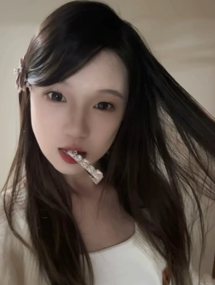 BetteErlin97491's tweet photo. 网上聊了好几天的小美女，终于约出来玩了一天，她看我出手大方也是邀请我去她家做客，我俩都都有不同的心思，她想在我这崩点钱，我自然是对她的身子感兴趣，只不过个人比较爱好迷玩，那只能委屈你睡一会儿我要开爽了 #迷玩 #迷奸 #睡奸 https://t.co/mXZRFetvVf
