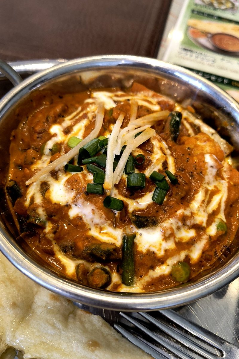 miraclehmk's tweet photo. 本日のランチ  モリンガ ランチセットA（ミックス野菜）。千切り生姜ののった野菜たっぷりのベジカレー。肉が無くても食べ応えあり。さすが本場の西葛西。850円。雑居ビル2F。インド音楽が爆音で流れているキレイな店。人見知りも、最近やっと1人で店に入れるようになりました。ごちそうさまでした。 https://t.co/fGA5L42Phx