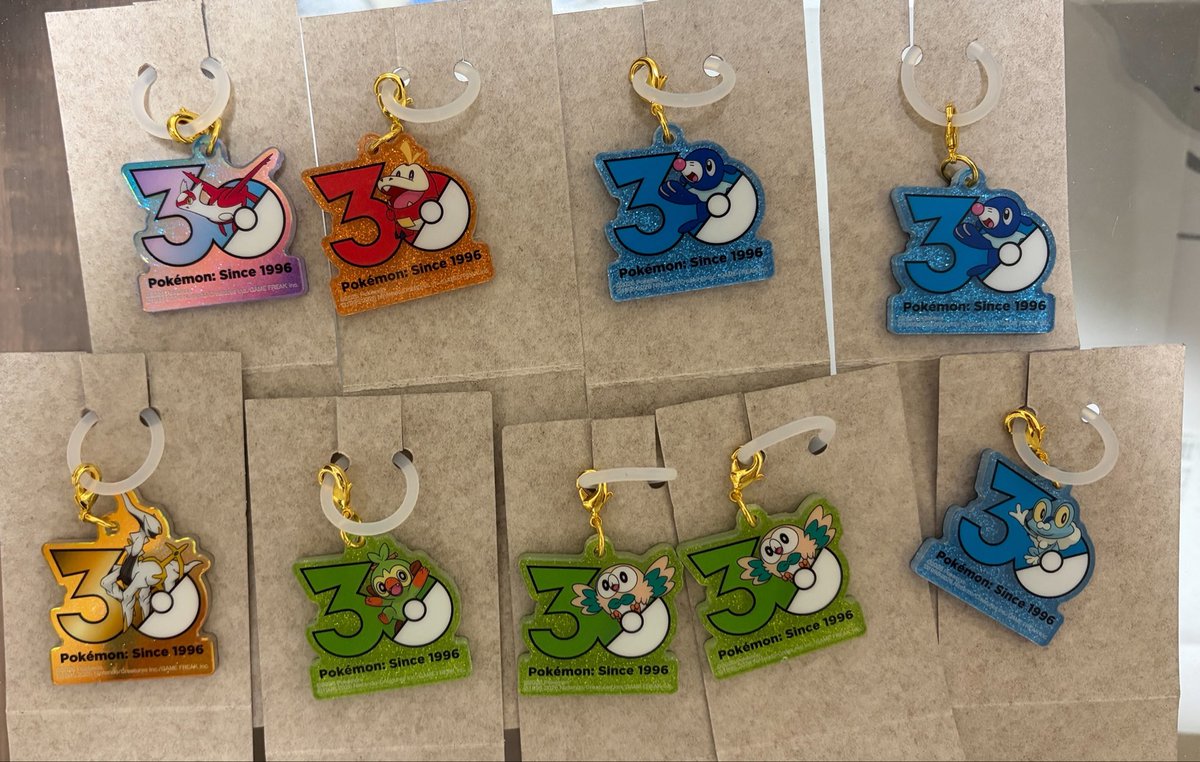 duxoxu's tweet photo. ポケモン Poké-Charm 30周年ロゴマスコット アクリルチャーム ポケチャーム 交換 第一弾　第二弾

【譲】画像1枚目

【求】画像2.3枚目⭕️

ピカチュウ>ポカブ>アチャモ>ビクティニ

郵送での交換になります。 https://t.co/V19m91vv6C
