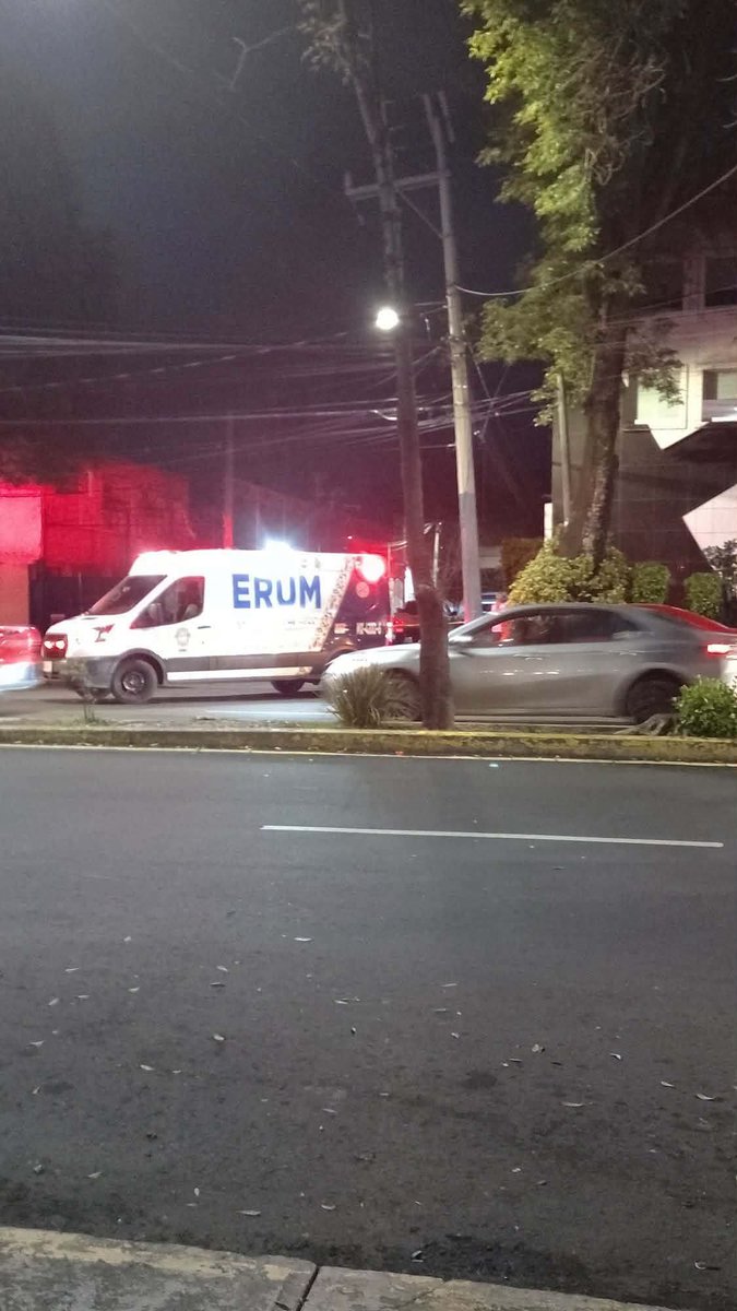 Xochilover's tweet photo. ⚠️ Servicios de emergencia atienden un reporte por disparos 🔫 a la altura del Hotel Caban en Guadalupe I. Ramírez, en Alcaldía Xochimilco, según información de vecinos una persona habría perdido la vida en el lugar⚠️

Información en proceso... https://t.co/jOOXY8YqD0