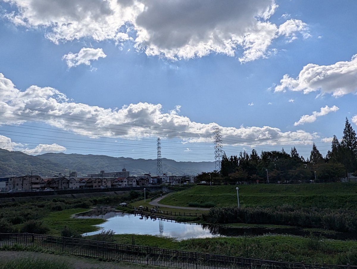 uWld3603AW16586's tweet photo. バイトは7時間でした
金曜日は休みです https://t.co/eTP9Lvg39z