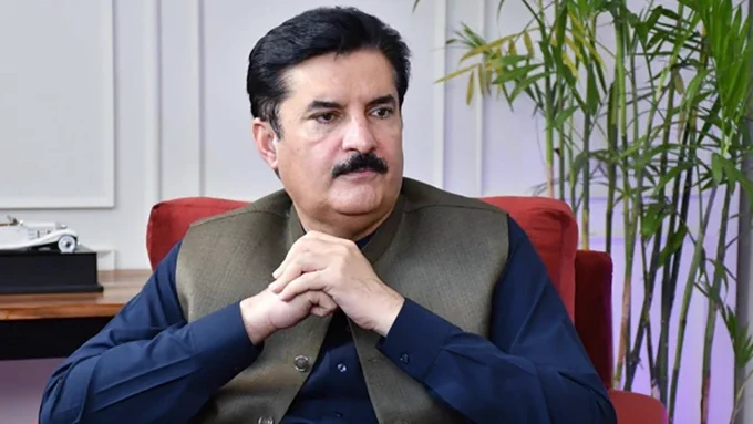 والی خیبر پښتونخوا: تامین صلح و حمایت از قربانیان پولیس در اولویت است