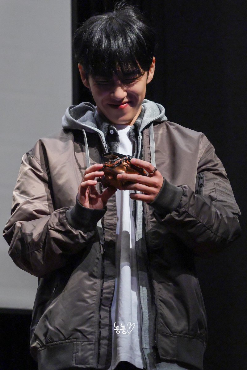nyongnyong42's tweet photo. 260411 music korea
#DAY6 #데이식스 #원필 #WONPIL https://t.co/gHQniSEt6M