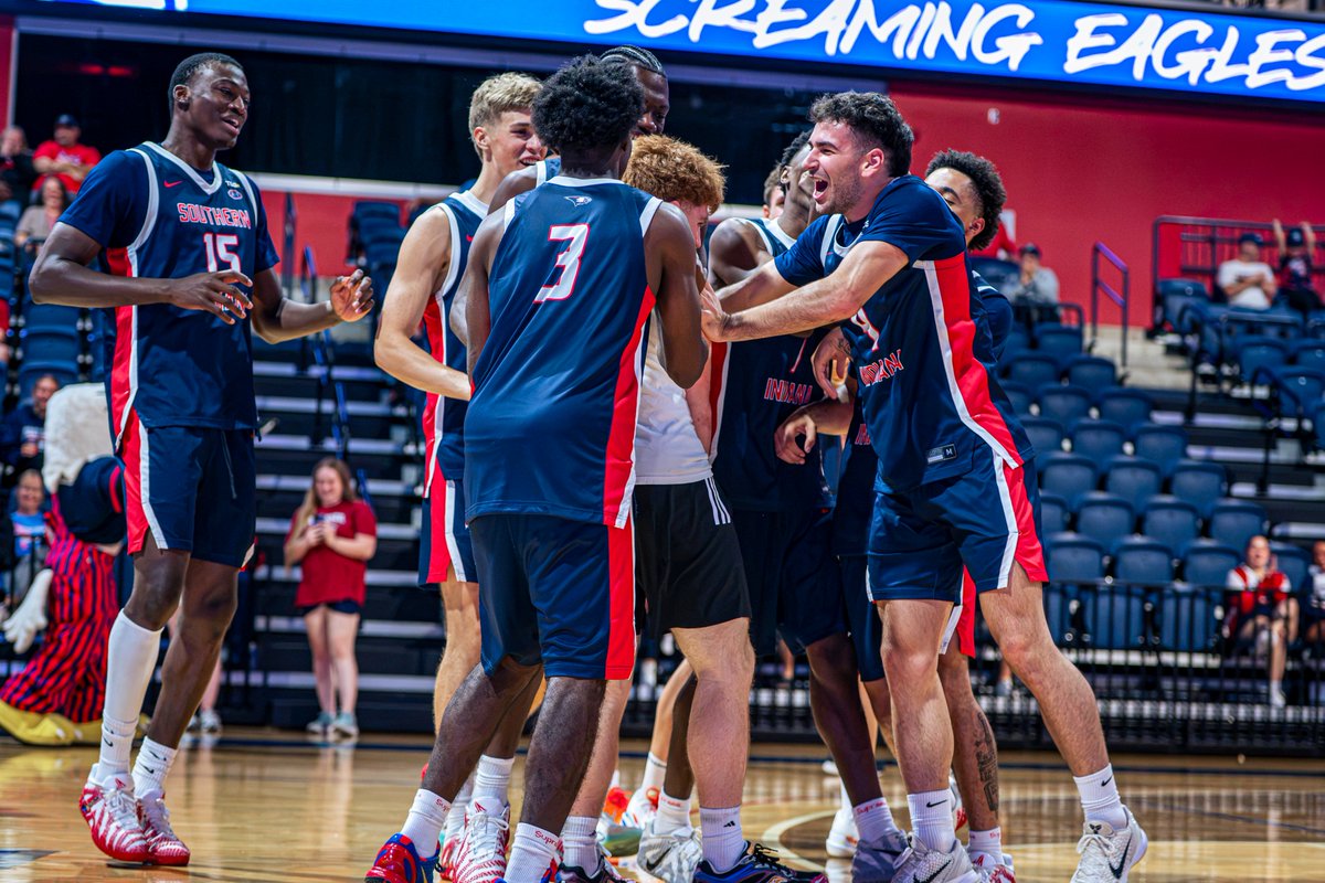 USIAthletics's tweet photo. What a night for MADNESS‼️

Join us again in a couple of weeks when the ball goes up at Liberty Arena to tip off the 2026-27 season!

🦅🏀 #GoScreamingEagles https://t.co/TSv9pp2kQZ