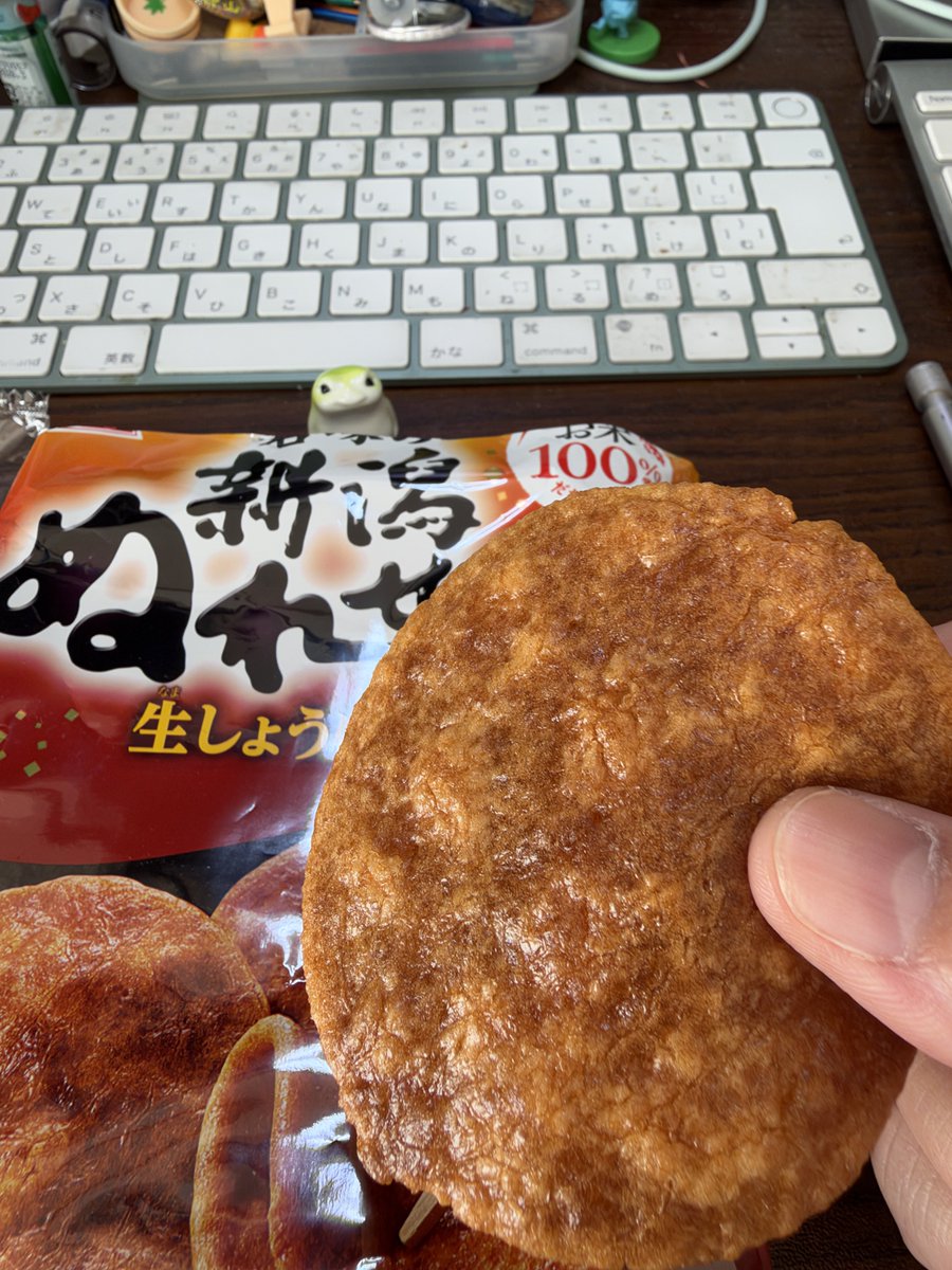 shanyu810's tweet photo. 最近の行動食
お山で定番の甘い＆お菓子系が苦手で
試行錯誤の結果こちらになりました
軽い＆かさばらない＆粉々にならない
ちょうどいい塩分と糖分と炭水化物

なによりおいしい！
ワイはしょぺっえモン食いたいんじゃ
おかきもおいしい https://t.co/7mYYLn6xqK