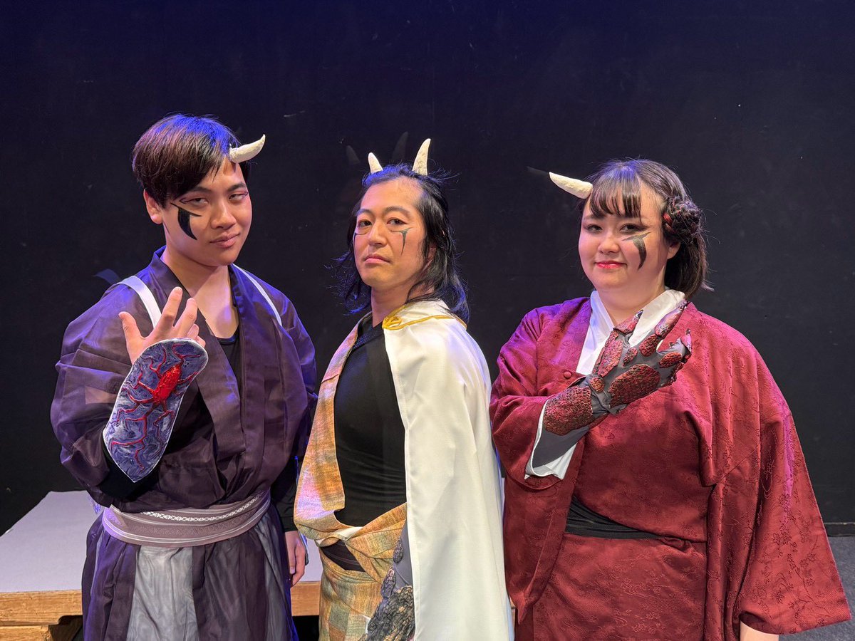 skyautumn25's tweet photo. #そのやく  風凛華斬第23回公演　其の約束は輪廻のさきで〜二階堂探偵事務所怪奇事件簿〜
の配信チケットに特典映像がつきます✨

各チームごとでお話ししたり、小道具の紹介もしております✨

ぜひ本編と一緒にお楽しみください♪

⭐️配信チケットは、こちらです⭐️
https://t.co/LFEsbHya7w https://t.co/Z5m2o8mzt3