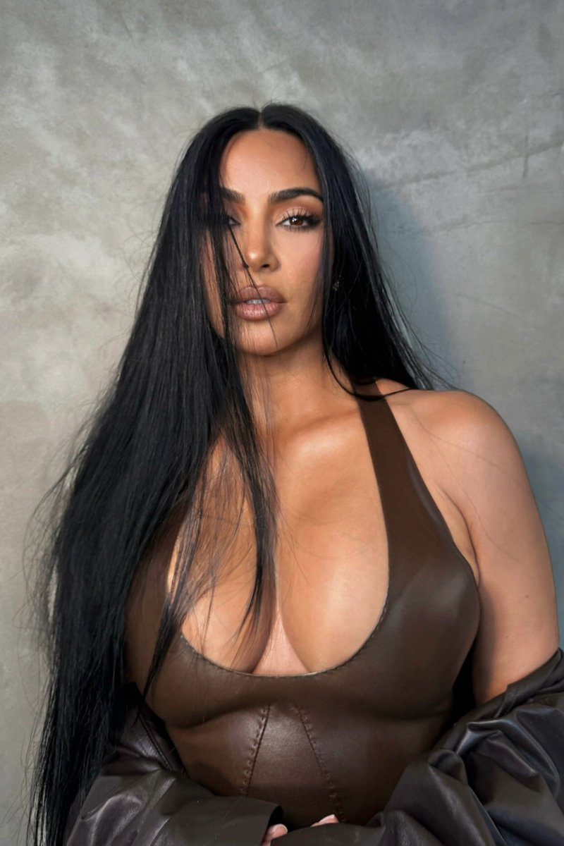Manimegalaiofcl's tweet photo. Kim Kardashian's physique deserves its own appreciation post. https://t.co/yLJD7rujXx