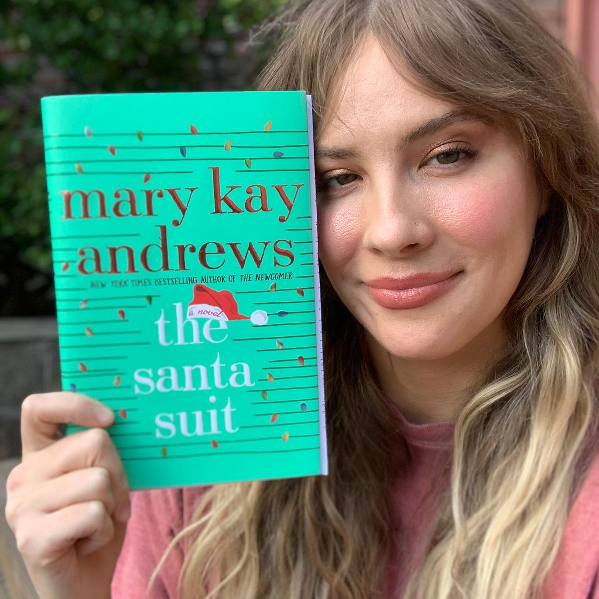 DjCARTER58's tweet photo. Happy release week to Mary Kay Andrews! THE SANTA SUIT follows newly divorced Ivy Perkins as she moves to a North Carolina farmhouse and discovers an old Santa suit, a child’s note, and a mystery in her new town. Perfect fall and winter reading! https://t.co/5QxGMSF6IS