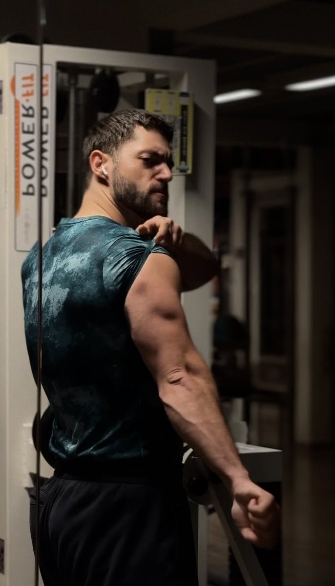 jasshogun's tweet photo. + petite seance bras 🫡💪 https://t.co/HmRs4ef98k