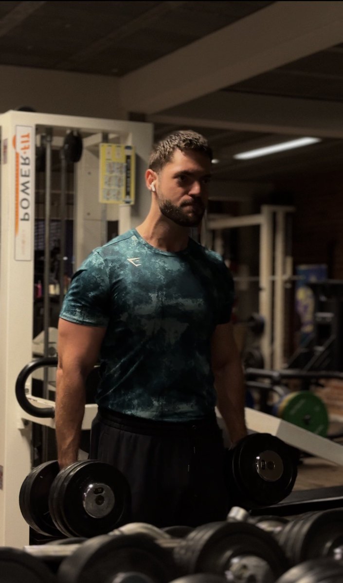 jasshogun's tweet photo. + petite seance bras 🫡💪 https://t.co/HmRs4ef98k