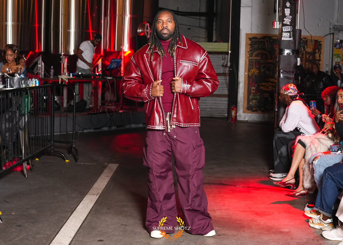 bodybuilder_smf's tweet photo. Four looks. One runway. No permission needed. 🥶🔥 Every fit got its own story, but the presence stays the same. I don’t follow trends — I make every entrance look like a statement. Fashion is the language. Presence is the signature. 🖤💎

#Streetwear #FashionWeek #RunwayReady #StyleOnAnotherLevel #MensFashion #FitCheck #FashionKilla #DripSeason #StyleIsPersonal