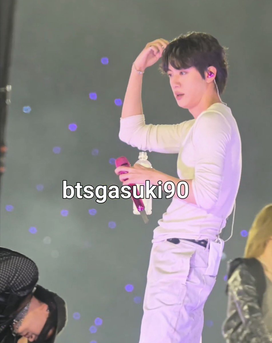 chibiseokjini's tweet photo. Look at chest…look at how he leans….oh my god kim seokjin you FINE ASS MAN https://t.co/Rp3znhwPRk