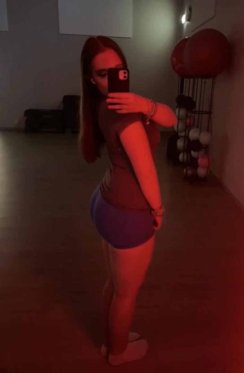boppertoppp's tweet photo. Poor bop submitted by a whiteboy cuck 😵‍💫😵‍💫🔄 #bop #bops #bopper #bnwo what is she built for…? https://t.co/2M5nZerz0H