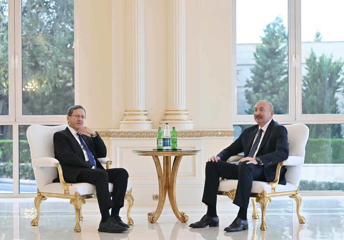 YAP_1992's tweet photo. Prezident İlham Əliyevin İsrail Prezidenti ilə görüşü olub.

https://t.co/ykhAsIZREF https://t.co/DR4uILVyAQ