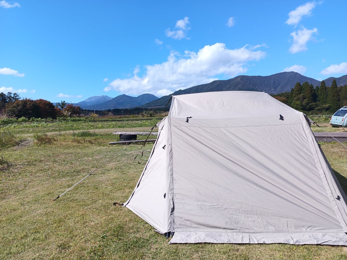 hige5296's tweet photo. 蒜山にキャンプ来てどっか買い物行こうとかもうちょっと片付けようとか考えてたけど、それらを捨てて今すぐ寝てのんびりしたいという気持ちがやばい https://t.co/zPHU9BtMM0
