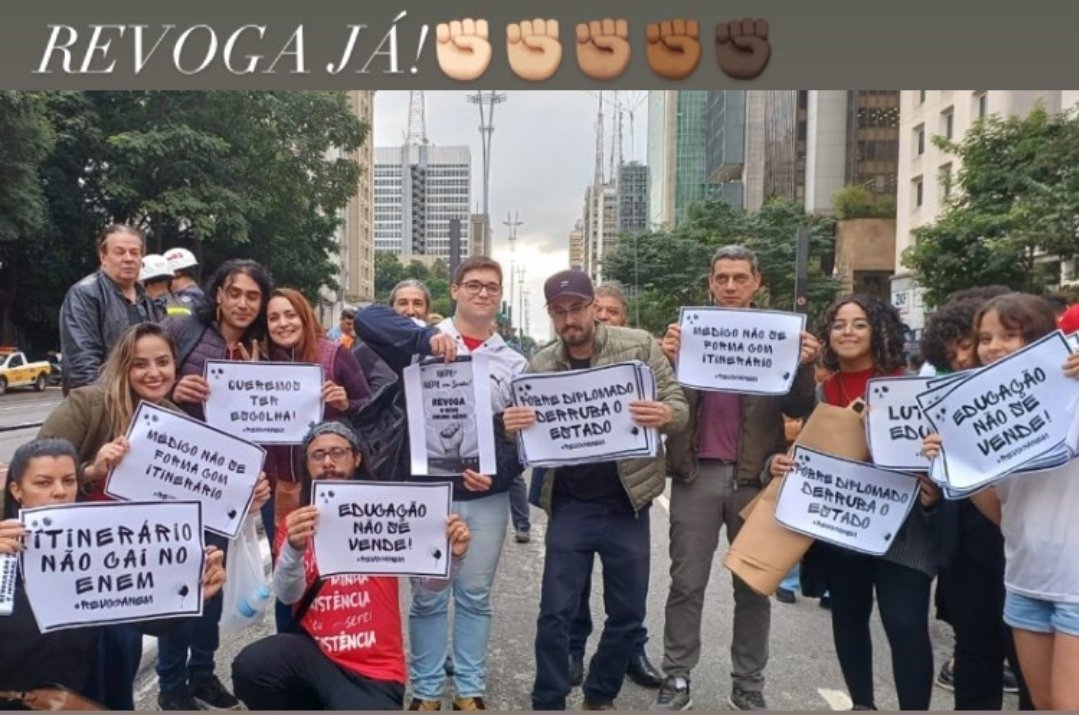 naofodocomvadia's tweet photo. hasta siempre comandante !!!
estudantes salvando sempre o pais

e que saudade de estar na paulista com minhas amigas marina e ana sendo contra o novo ensino médio https://t.co/OxJBDvIDGl