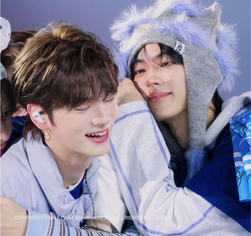 praekyungg's tweet photo. โดนิดคือม๋าเด็กกับพี่คนสวย สายตาผมมีแค่พี่ อะไรๆก็ฮยองๆๆๆๆ 🥺🫶🏻💙 https://t.co/BD7BzmiV5q