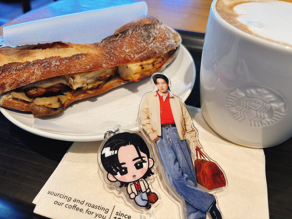 snow_man_halu's tweet photo. 今朝からルンルンで運動して🧘‍♂️買い物行ってゆっくり☕️✨  
めめのお陰で心身共に健康だ🖤

そんで3種のきのこのパケットのやつ🥖美味しいーー🍄‍🟫 全然痩せねぇけど幸せだ😆
#目黒蓮 https://t.co/xxsuuXFci2