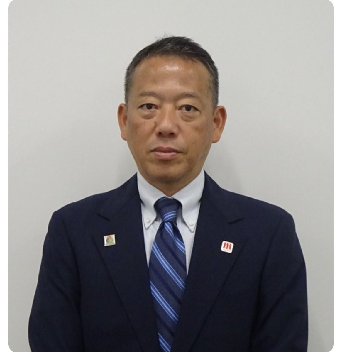 yabe1002's tweet photo. ふざけた県議会💢福岡‼️

福岡県議会事務局長の光永雅哉は蔵内が任命‼️

だから、百条委員会設置で、予算がないとできないとか、テレビカメラ、報道の前で言う不自然な公務員‼️

素直に受け止めて、福岡県議会を改革するならいいが、誰を守るのか？

蔵内勇夫の影がある事務局長‼️

百条委員会が設置され、金銭授受の追及がされれば減内勇夫の証人喚問は必至です。
それを避けたいのが大島道人や渡辺勝将などの自民会派、それに県議会事務局長の光永雅哉の態度に表れています。

ふざけるな‼️

徹底的に解明すべき‼️

いまさら、予算関係ない‼️

県民の民意です‼️

苦情、ご意見は県民相談室へ