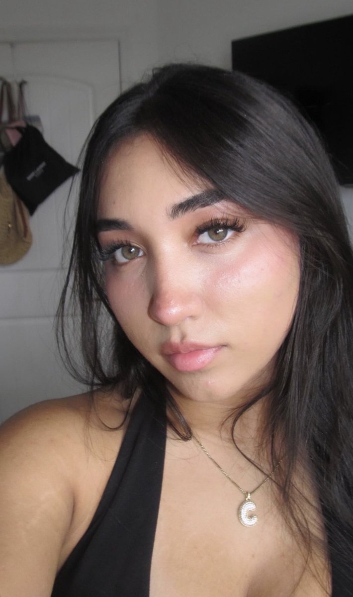 Alex_ghhy's tweet photo. Big titty whore exposed for your amusement #irl #cuck #exposed #submission who's next 🤤 https://t.co/qg4Z455R2C