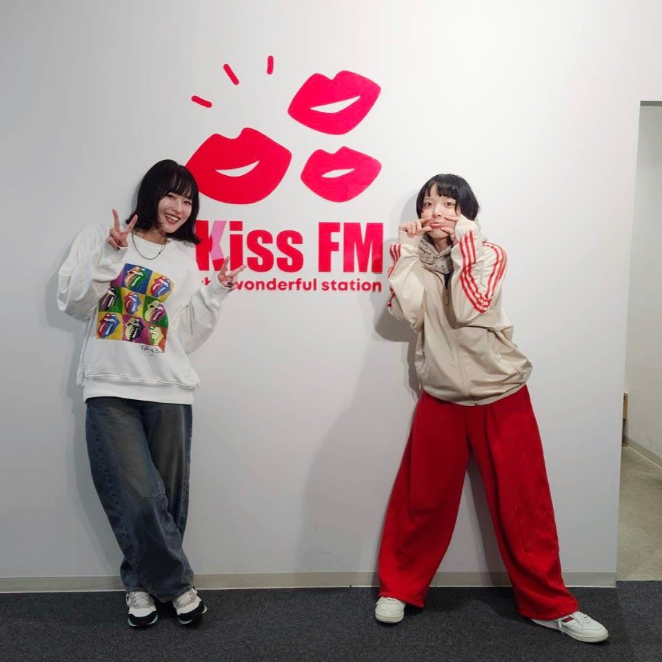 JoyTuneRadio's tweet photo. 2026.10.15(木)
【ゲスト】
#あいみょん

／
おかえりなさい！
＼

・9/9に「AIMYON BEST ALBUM - 唇を追え！-」をリリース💋

・10/12に新曲「さならがらロンリー」を配信リリース！

#ジョイチュン
#KissFMKOBE https://t.co/MZ2wxsXThY
