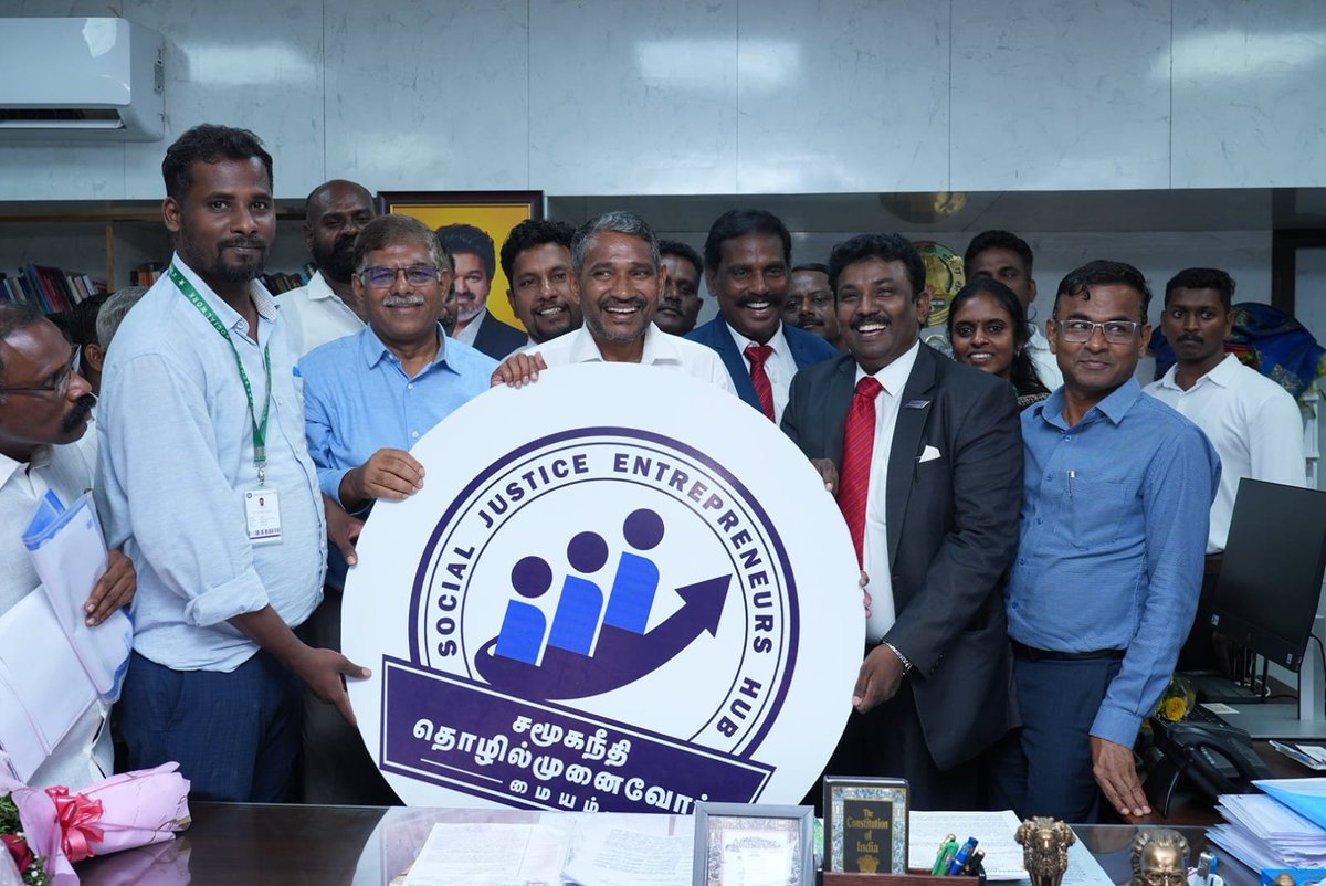 OffVanniArasu's tweet photo. சமூகநீதி முன்னெடுப்புகளின் துவக்க விழா – 2026

சென்னை சமூகப்பணி கல்லூரியின் (MSSW) சமூகநீதி மற்றும் சமத்துவ மையம் (CSJE) சார்பில் 14.10.26 அன்று நடைபெற்ற "சமூகநீதி முன்னெடுப்புகளின் துவக்க விழா – 2026" நிகழ்ச்சியில், சமத்துவ மையத்தின் முக்கிய முன்னெடுப்புகளை மாண்புமிகு சமூக நீதித்துறை அமைச்சர் திரு. வன்னி அரசு அவர்கள் தொடங்கி வைத்தார்

1. இணையவ���ிக் கற்றல் இணையதளம் (OLC - Online Learning Courses) வெளியீடு

- தோடர் மொழி, சமூகம் ம��்றும் உலக கண்ணோட்டம்
- பழங்குடியின மக்களின் கலாச்சாரம், பாரம்பரியம் மற்றும் மொழியை ஆவணப்படுத்துதல் ஆகிய இரண்டு சான்றிதழ் படிப்புகளை மாண்புமிகு அமைச்சர் அவர்கள் தொடங்கி வைத்தார்
 
2. சமூகநீதி தொழில்முனைவோர் மையம் (Social Justice Entrepreneur Hub) தொடக்கம்

பட்டியலின தொழில்முனைவோரின் திறன்களை மேம்படுத்துவதற்கான சிறப்புப் பயிற்சிப் பட்டறை மற்றும் தொழில்முனைவோர் மையத்தை மாண்புமிகு அமைச்சர் அவ���்கள் தொடங்கி வைத்தார்

3. சமூக நல்லிணக்க ஊராட்சி விருது பெற்ற கிராமங்கள் – ஆவணப்படம் வெளியீடு

தமிழ்நாடு அரசால் தேர்ந்தெடுக்கப்பட்டு சமூக நல்லிணக்க ஊராட்சி விருது பெற்ற கிராமங்கள் குறித்த சிறப்பு ஆவணப்படத்தை மாண்புமிகு அமைச்சர் அவர்கள் வெளியிட்டார்

இந்நிகழ்வில் பழங்குடியினர் நல இயக்குநர் திரு. எஸ். அண்ணாதுரை, சமூகநீதி மற்றும் சமத்துவ மையத்தின் இயக்குநர் திரு. ச. சாமுவேல் ஆசிர் ராஜ் மற்றும் சமூகநீதி & சமத்துவ மையத்தின் ஆய்வாளர்கள் உடனிருந்தனர்.

@VanniTamizhVCK 
@srkias2012
@ADWDtamilnadu 
@TN_Tribal_WD 
@tahdco 
@TNDIPRNEWS 

#VanniArasu
#SocialJustice
#TamilNadu