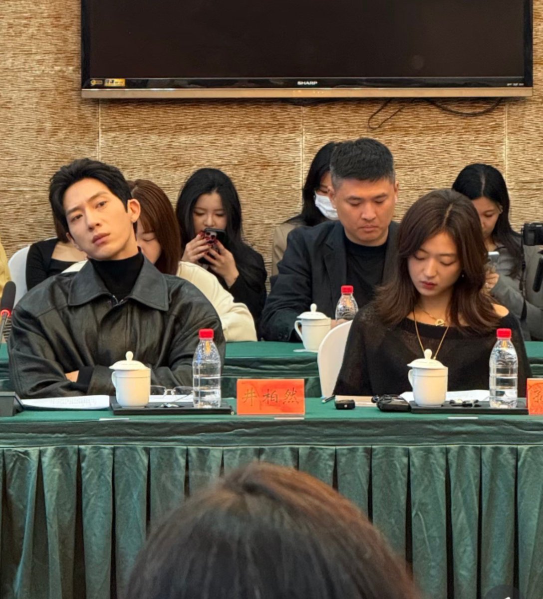 Standby_Me_'s tweet photo. รูปนี้โคตรจะลุคกั���ฟลอร่า 🤣 #TheEarlySpring #ฤดูใหม่นี้มีเพียงสองเรา https://t.co/eD4Yz1jlyw