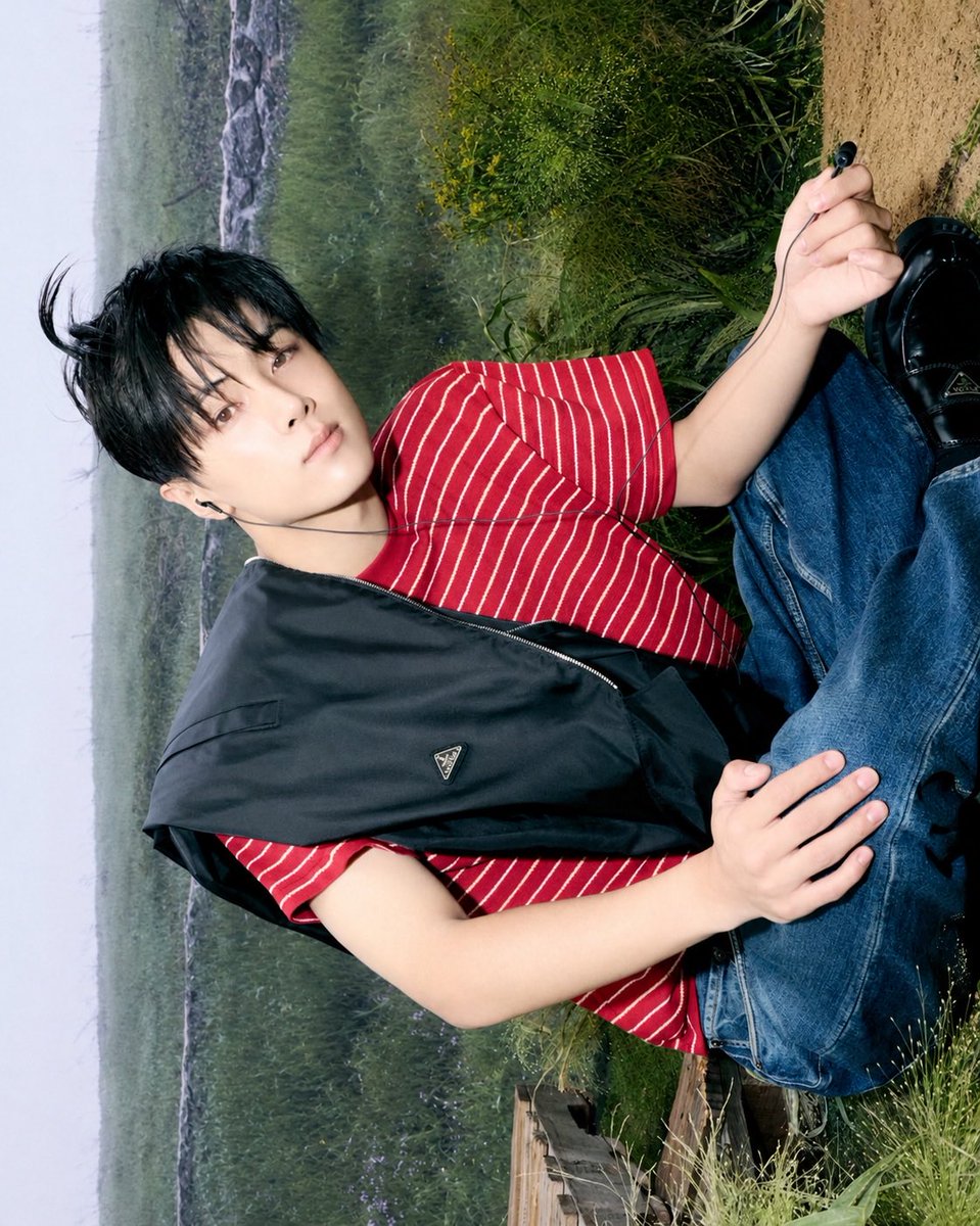 jylium's tweet photo. a boy as lovely as the earth he walks upon https://t.co/DuEkBQ2p0O