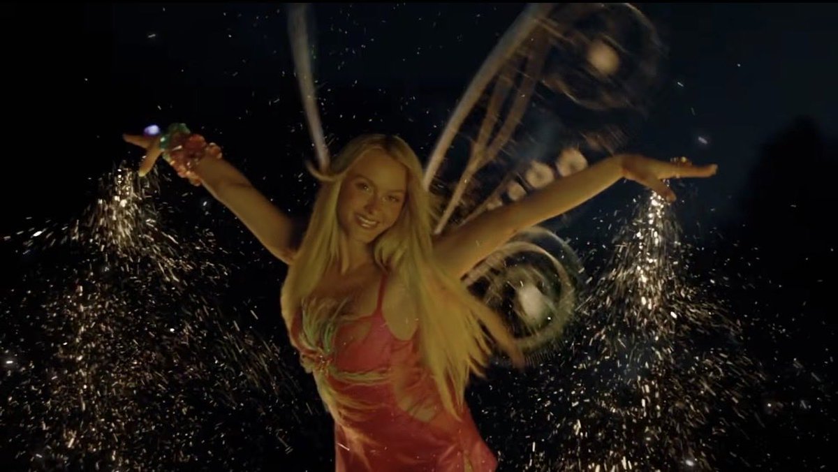 mhwinxportal's tweet photo. 🚨 Zara Larsson is officially the first live action fairy to achieve ‘Magic Winx’, ‘Enchantix’ and ‘Sirenix’ forms. 
Congrats on your newest transformations diva @zaralarsson  🎉🤍 https://t.co/qKAK56iMWf