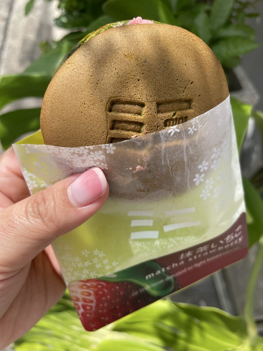 hcipyume26's tweet photo. Mini ออกเมนูใหม่แล้ว~~ กับ “Matcha Strawberry🍵🍓” ทั้ง pastel, clear และ dorayaki โดยรอบนี้มันมีความหวานของสตรอเบอร์รี่มาผสมกับมัทฉะที่หลายๆ คนรักอยู่เเล้วอ่ะ คือเลิฟเยย นี่ใส่ไข่มุกด้วย5555 ฟินนน✨

ปล. ทุกๆ แก้ว ทุกๆ ชิ้น เค้าจะบริจาค 10 บ. ให้กับศิริราชมูลนิธิช่วยเหลือผู้ป่วยมะเร็งเต้านมด้วยนะ🫶🏻 รีบไปกินกันโลดดด

📍หน้าร้านทุกสาขา และ Delivery ด้วย // เฉพาะ 15 ต.ค.-15 พ.ย.69 เท่านั้น