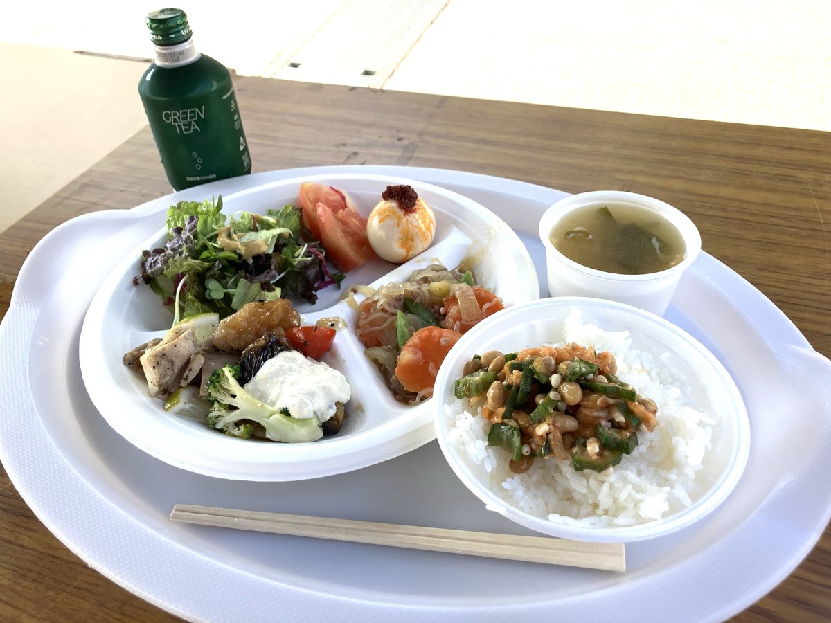 hyo9row's tweet photo. ベトナムか、和食か？
う〜む🤨

和食��ゃい！
最終的にご飯に肉じゃがかけて食べる��まんまが1番うまいのよね😋 https://t.co/ypQ1mwHFFE