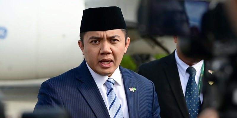 LambeSahamjja's tweet photo. seskab teddy bilang "tingkat keberhasilan pemadaman karhutla rata-rata di atas 80%"

TAPI KOK BISA SAMPE KELUAR NEGERI NJIRR
+ UDAH LEBIH DARI 3 BULAN COK https://t.co/cvQs2ickeG
