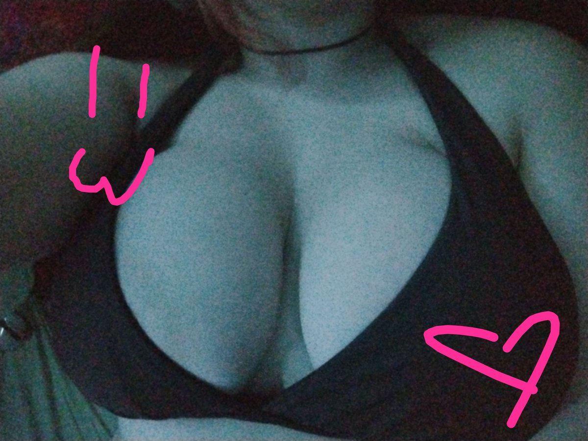 vaehhluvvv's tweet photo. someone pathetic submissive boy come be my boyfriend>~< :33 https://t.co/qR1YiWlNSg
