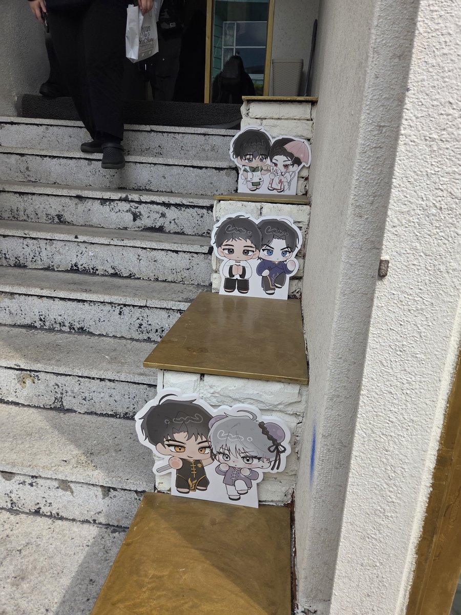 _krr0601_'s tweet photo. #LHM_SWEET_HOME #BLACK_SWAN_EXHIBITION 
#위대한_신_이화를_찬양하라

3일 풀출석 평생 쓸 운 다 썼다 진짜ㅠㅠ 이화야 매화야 널 애국한다 진짜로 https://t.co/Iyq9sBPPo3