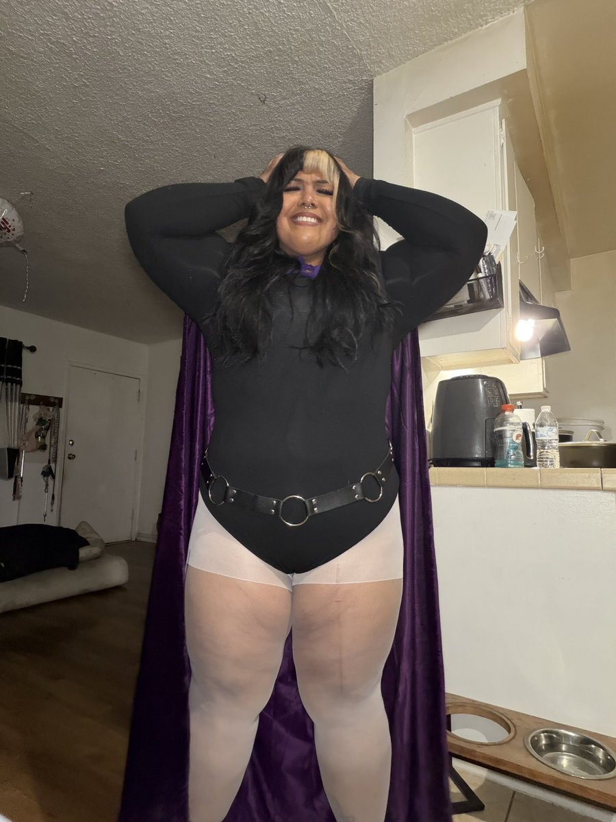 basicasskassie's tweet photo. I was tryna be cute and cosplay raven from teen titans but I just look like a big, fat lard. https://t.co/MQteIrVBss