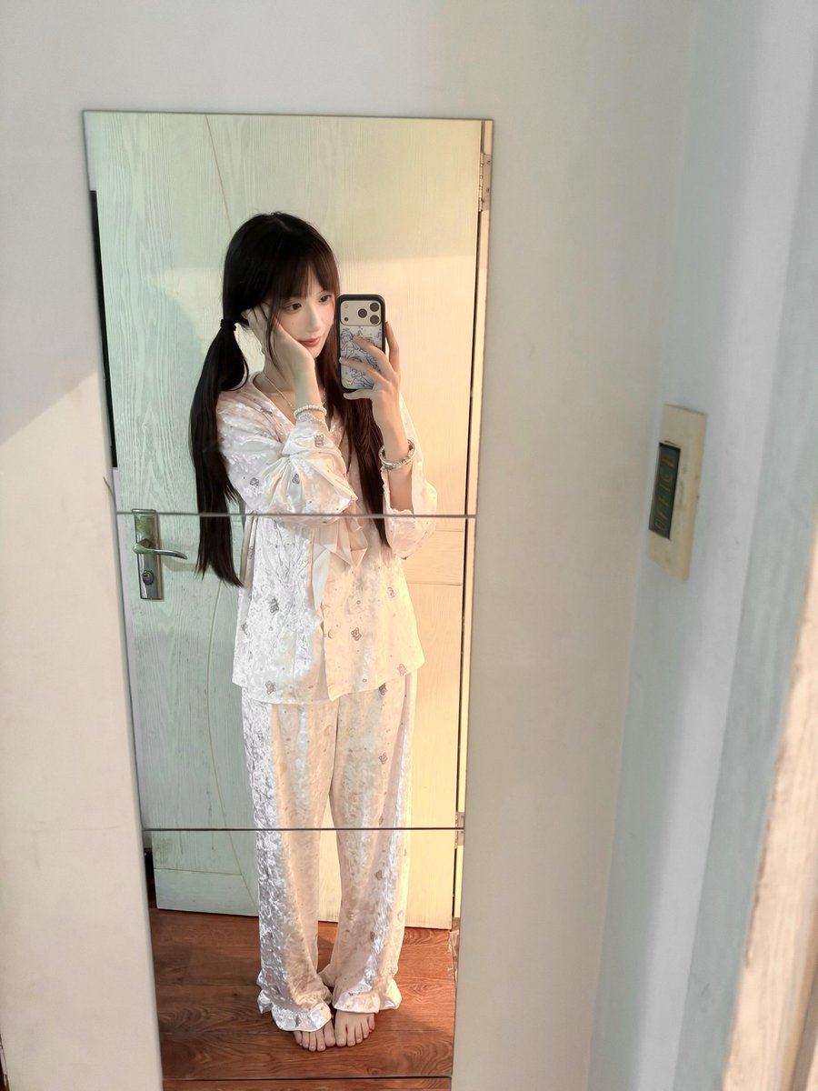 awilburn33's tweet photo. 睡醒了上供，有人在意吗！！

有人想锐评一下我16岁的福嘛 😇

粉粉嫩嫩

不要🚪赶紧看，我要删了… https://t.co/wfp5YUn1yx
