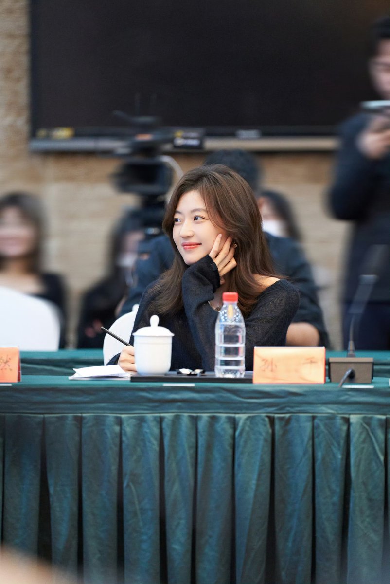 yslonvogue's tweet photo. i could stare at her smile forever https://t.co/2ooaFJUSY6