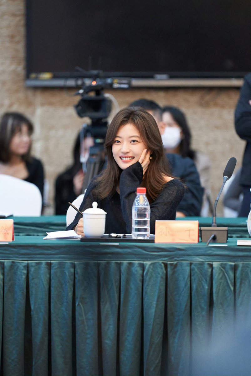 yslonvogue's tweet photo. i could stare at her smile forever https://t.co/2ooaFJUSY6