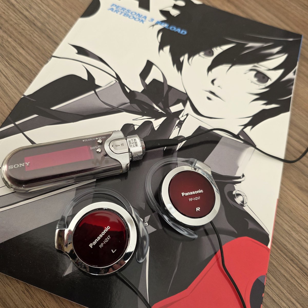 AmeDollVT's tweet photo. I FEEL LIKE A LARPER BUT I'M SO HAPPY MY MP3 PLAYER ARRIVED. https://t.co/adXW8xXy2z