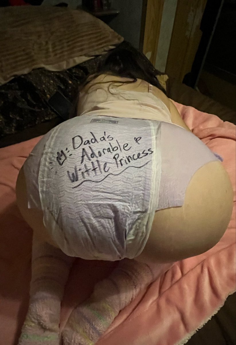 Strawbearybby14's tweet photo. dada wrote on my diape im so embarrassed 
#abdl #diapergirl #ageplay https://t.co/7I5HlEYWTH