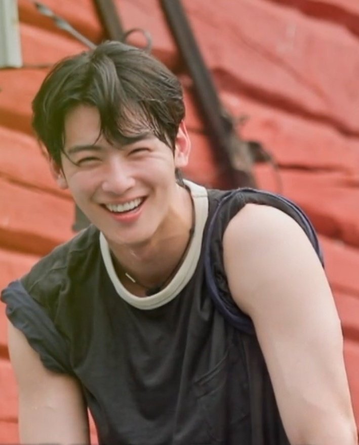 yeoshine_'s tweet photo. and when you smile
the whole world stops and stares for a while
cause you're amazing
just the way you are https://t.co/ZjOXx7KrYy