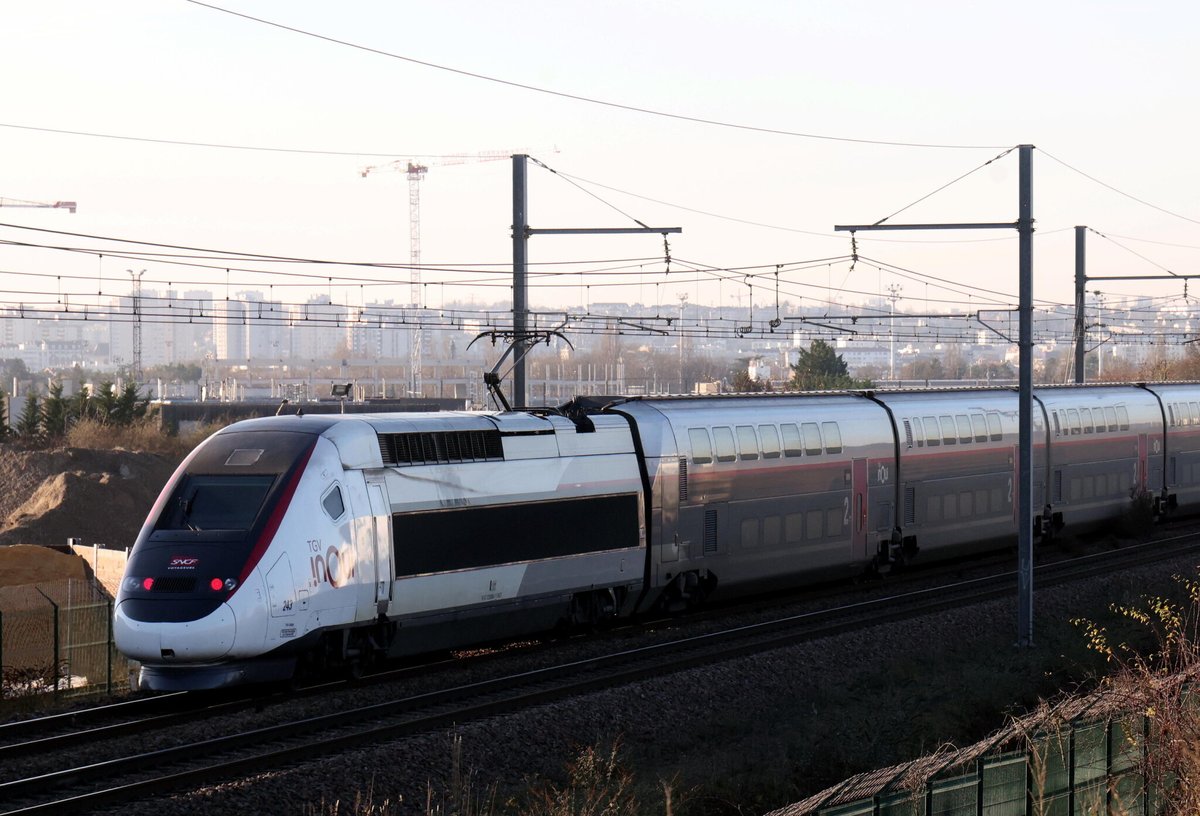le_Parisien's tweet photo. Deux étages, jusqu’à 1400 passagers : la SNCF va inaugurer le 6 novembre son TGV de nouvelle génération entre Paris et Marseille
➡️ https://t.co/kOjiA7GcsP https://t.co/cwCaOQKqWU