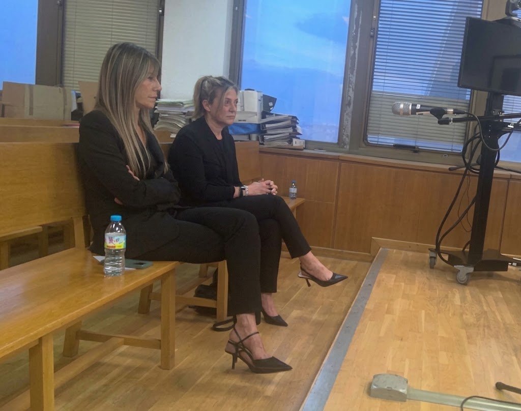 capTercio's tweet photo. A Pedro Sánchez no le gusta que se difunda esta imagen de Begoña Gómez sentada en el banquillo para declarar por su corrupción. 
Ya sabéis lo que tenéis que hacer.
Crédito de la imagen @libertaddigital https://t.co/VPnJRH8s4a
