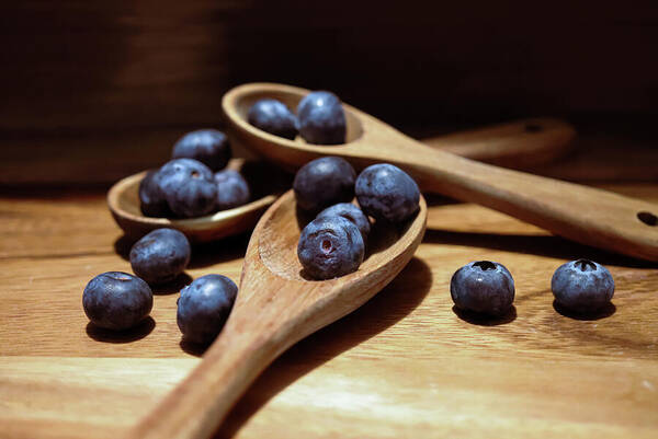 HurmerintaArt's tweet photo. Large Blueberries And Vintage Wooden Spoons. #blueberry #woodenspoon #wallart #kitchenart #giftidea https://t.co/txMhrQjLfG https://t.co/bTYd8Yz3wl