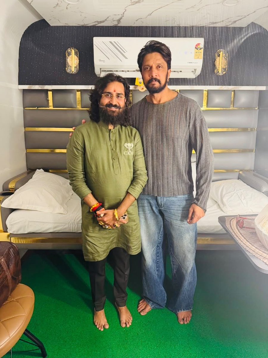 BDKSFAOfficial's tweet photo. Exclusive Pictures!!😍❤️

Namma @KicchaSudeep Boss 👑

#KicchaSudeep #BRBFirstBlood 
#BBK13 #BRB #KicchaBOSS https://t.co/8y7mtlWg0v